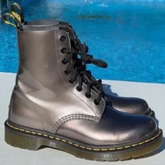 Doc Martens 1460 Pascal Metallic Pewter Patent Leather Women’s 7 Boots - Picture 4 of 17